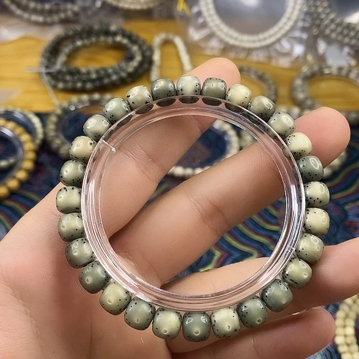 手串星月菩提淡绿通体