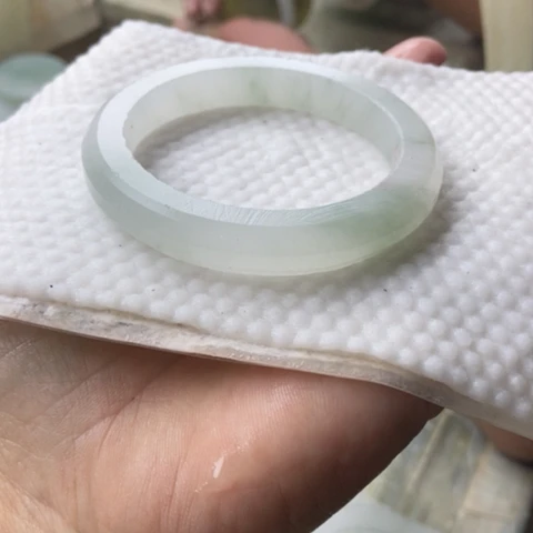 珍***妹石英质玉（金丝玉）未镶嵌手镯加工定制