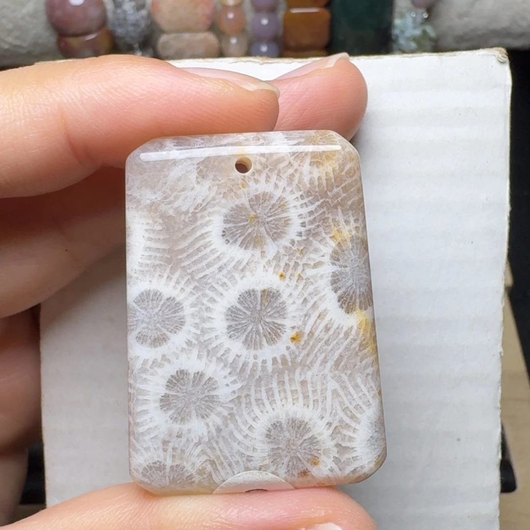 硅化玉未镶嵌可爱蝴蝶花花