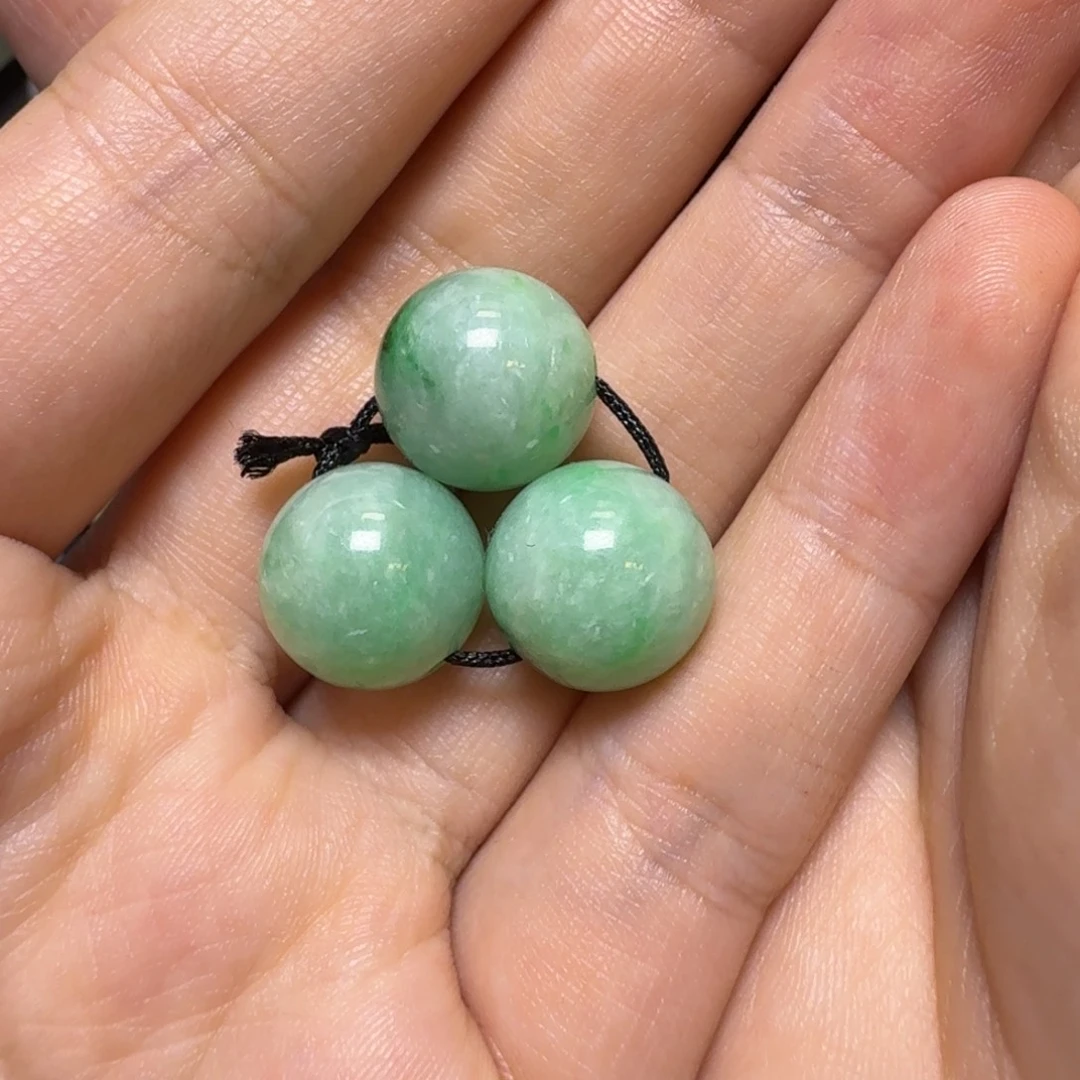 雅***馆翡翠未镶嵌颈饰吊坠