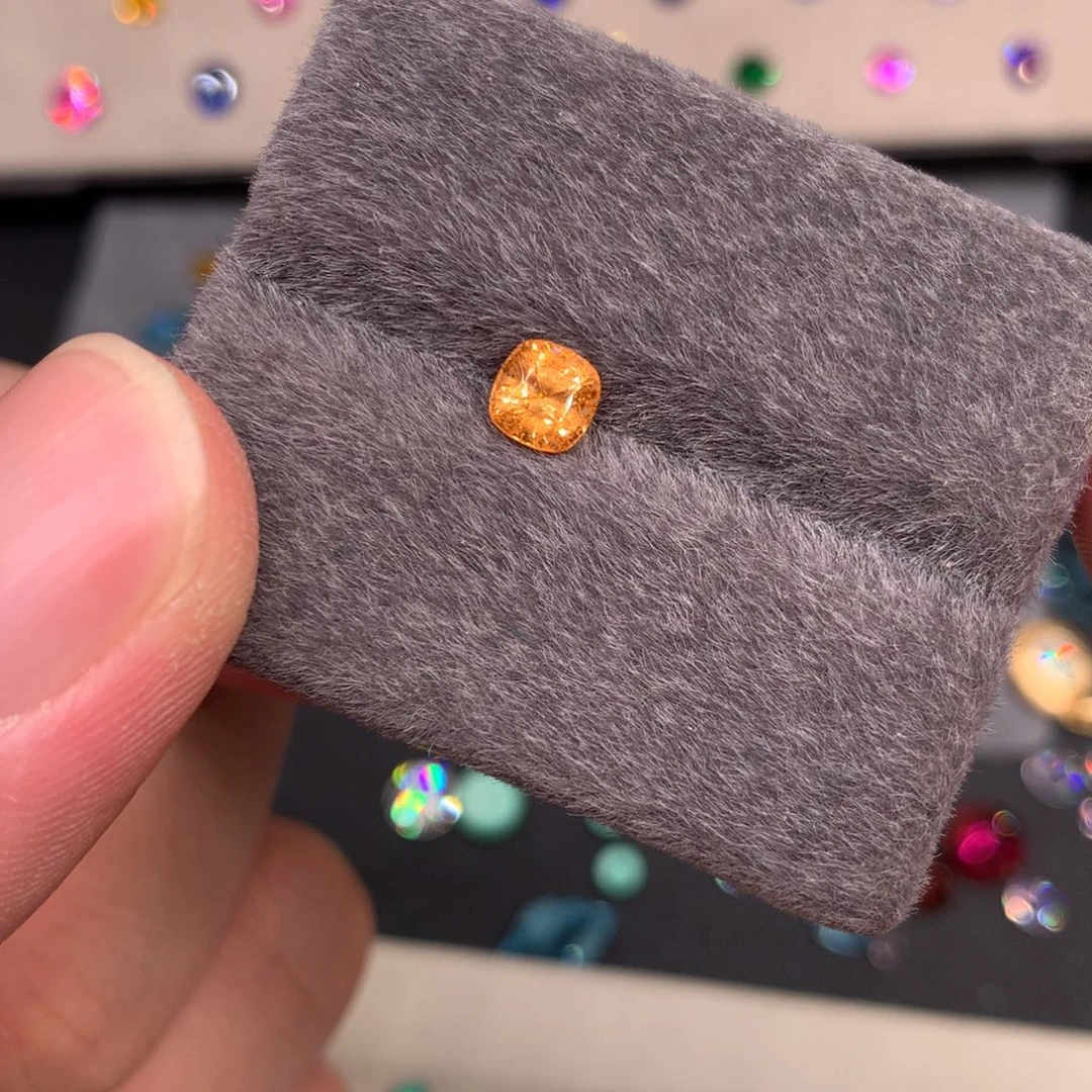 未镶嵌石榴石尼日利亚芬达石1.07ct