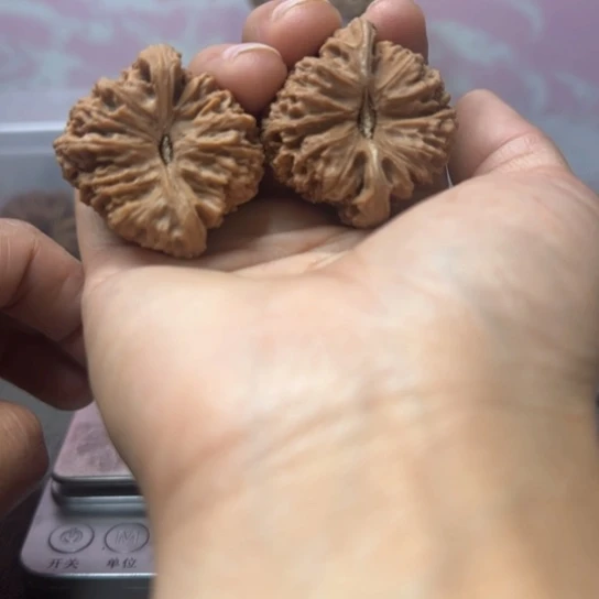 文玩核桃吊坠年****￴核桃