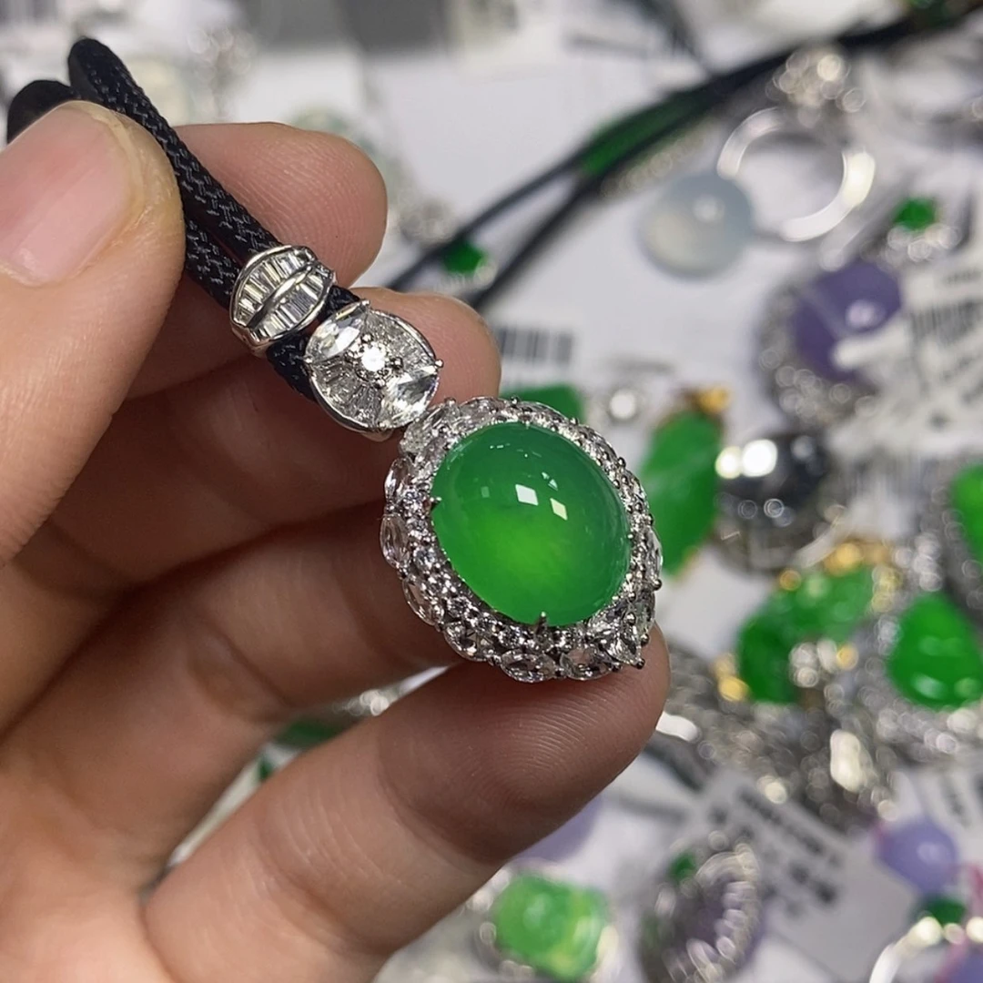 【闪购商品】颈饰18K金镶嵌翡翠百*吊坠