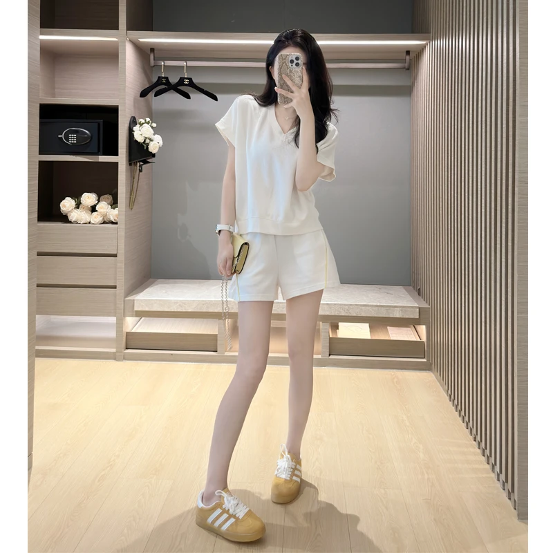 女装夏季套装新款爆款洋气休闲装夏季女V领白色短袖短裤两件套