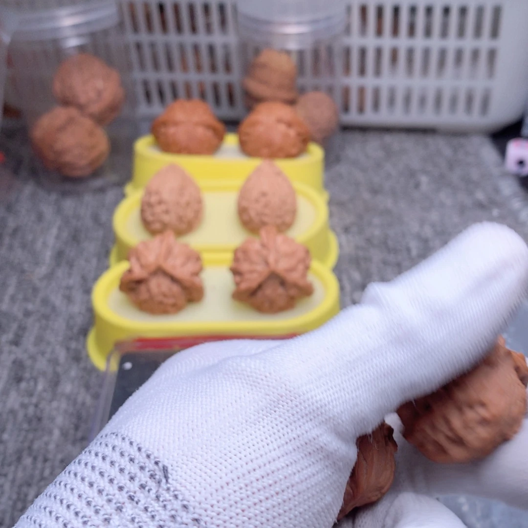 文玩核桃吊坠正磨