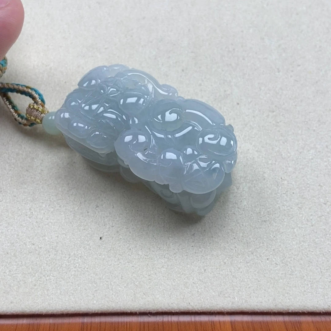 豆****翡翠未镶嵌颈饰霸王