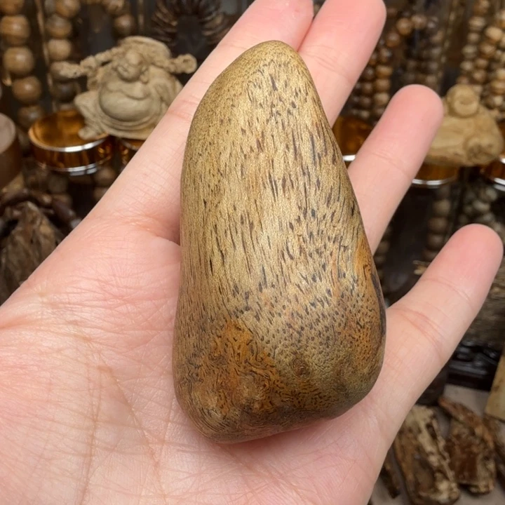 沉香沉香碎屑文莱沉香手把件14.6克