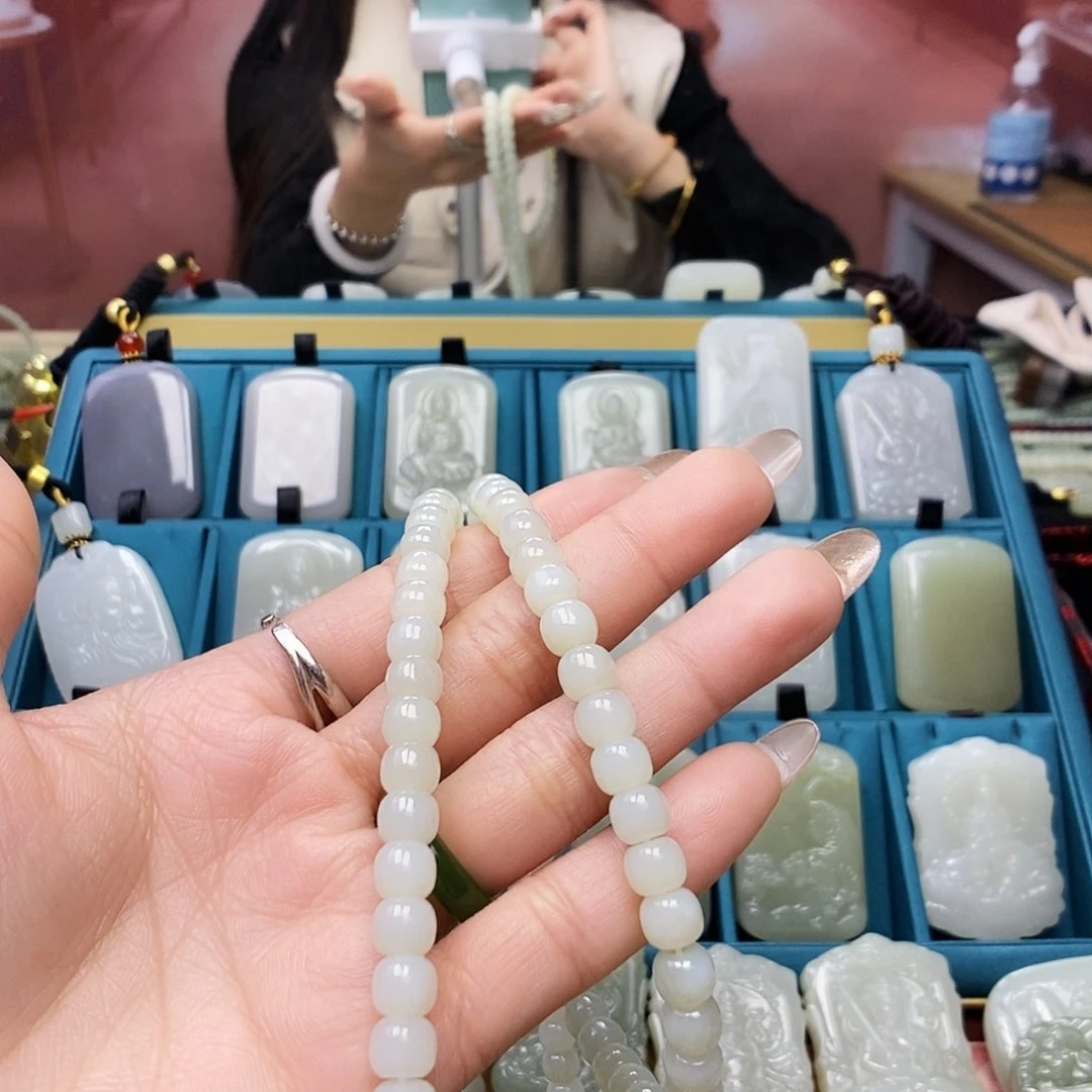 和田玉颈饰未镶嵌林**?