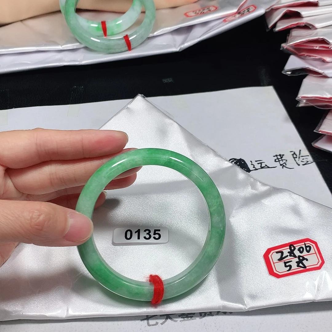 翡翠手镯未镶嵌天然缅甸A货翡翠手镯