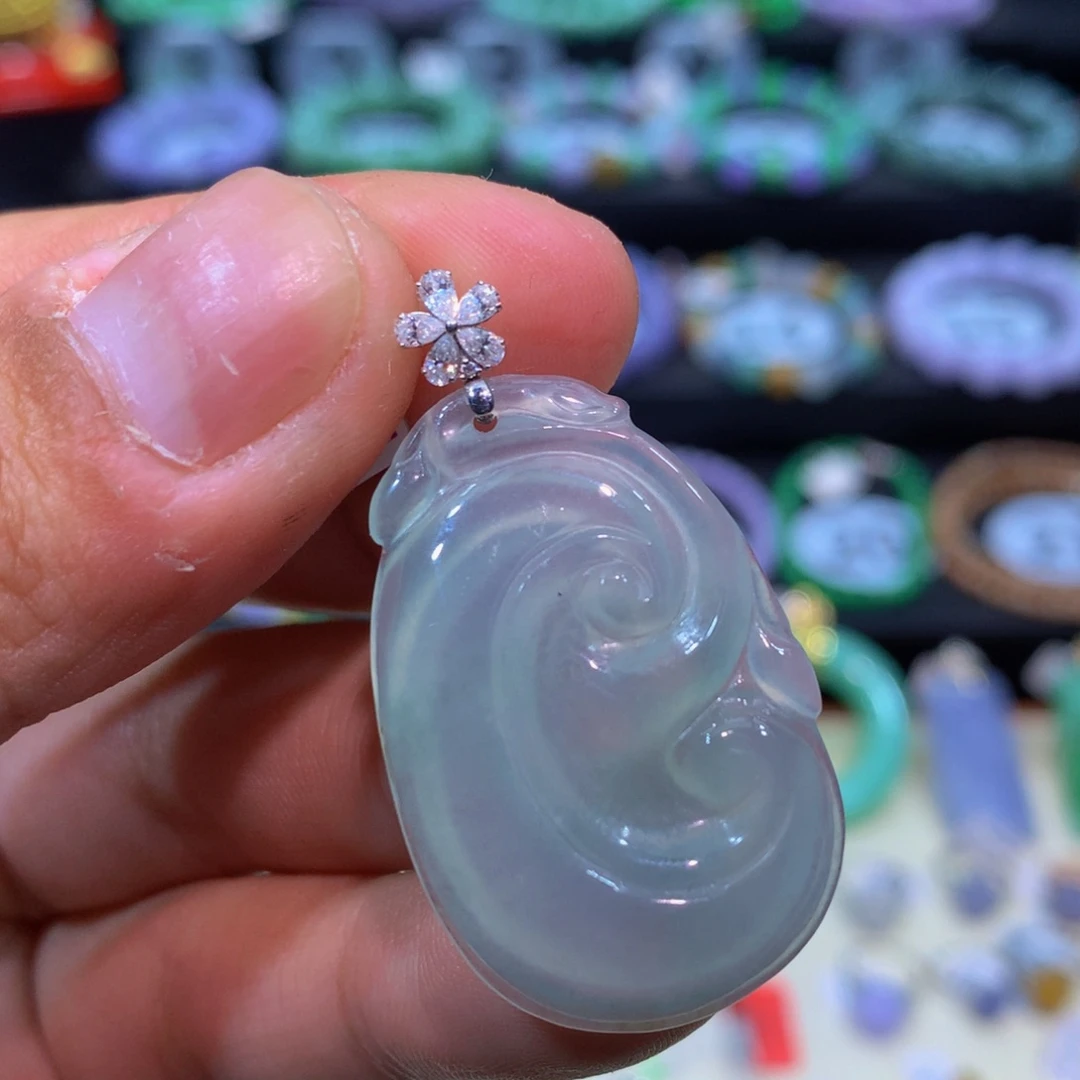 翡翠18K金镶嵌颈饰