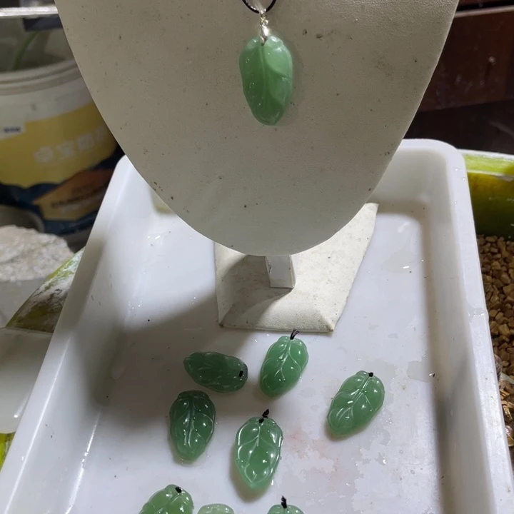 颈饰未镶嵌石英质玉