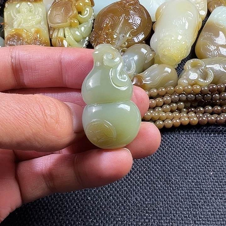 和田玉未镶嵌吊坠(不含链)