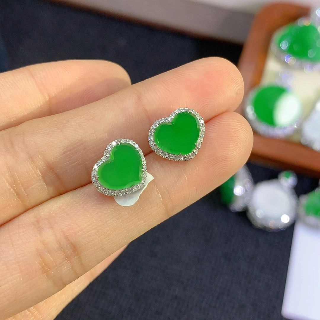 【闪购商品】18K金镶嵌翡翠耳钉爱心
