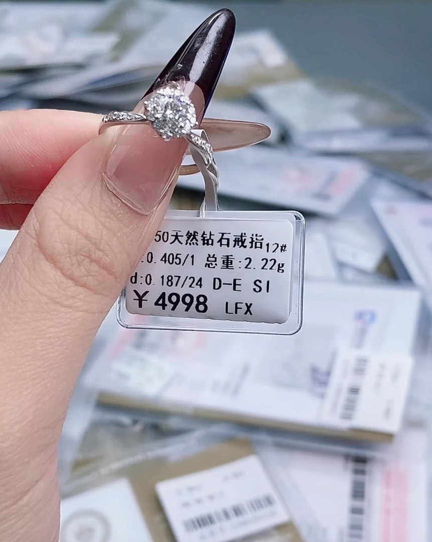 18K金钻石戒指时尚12圈