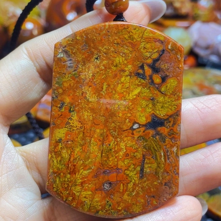 玛瑙/玉髓战国红吊坠未镶嵌