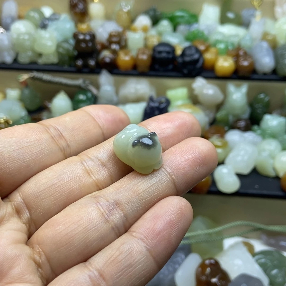 和田玉颈饰未镶嵌宋*花