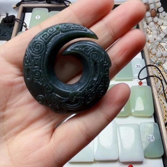 和田玉颈饰未镶嵌