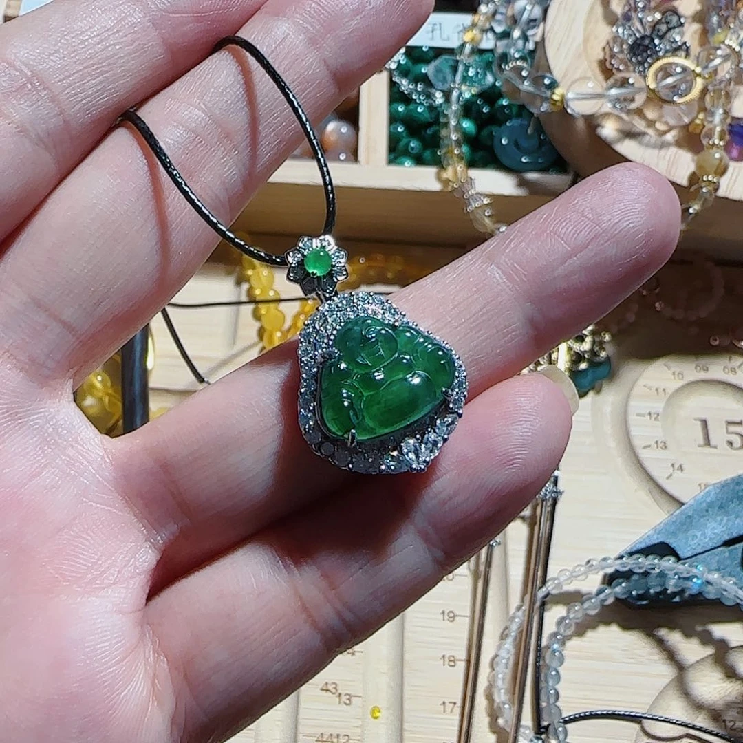 翡翠颈饰未镶嵌小****e