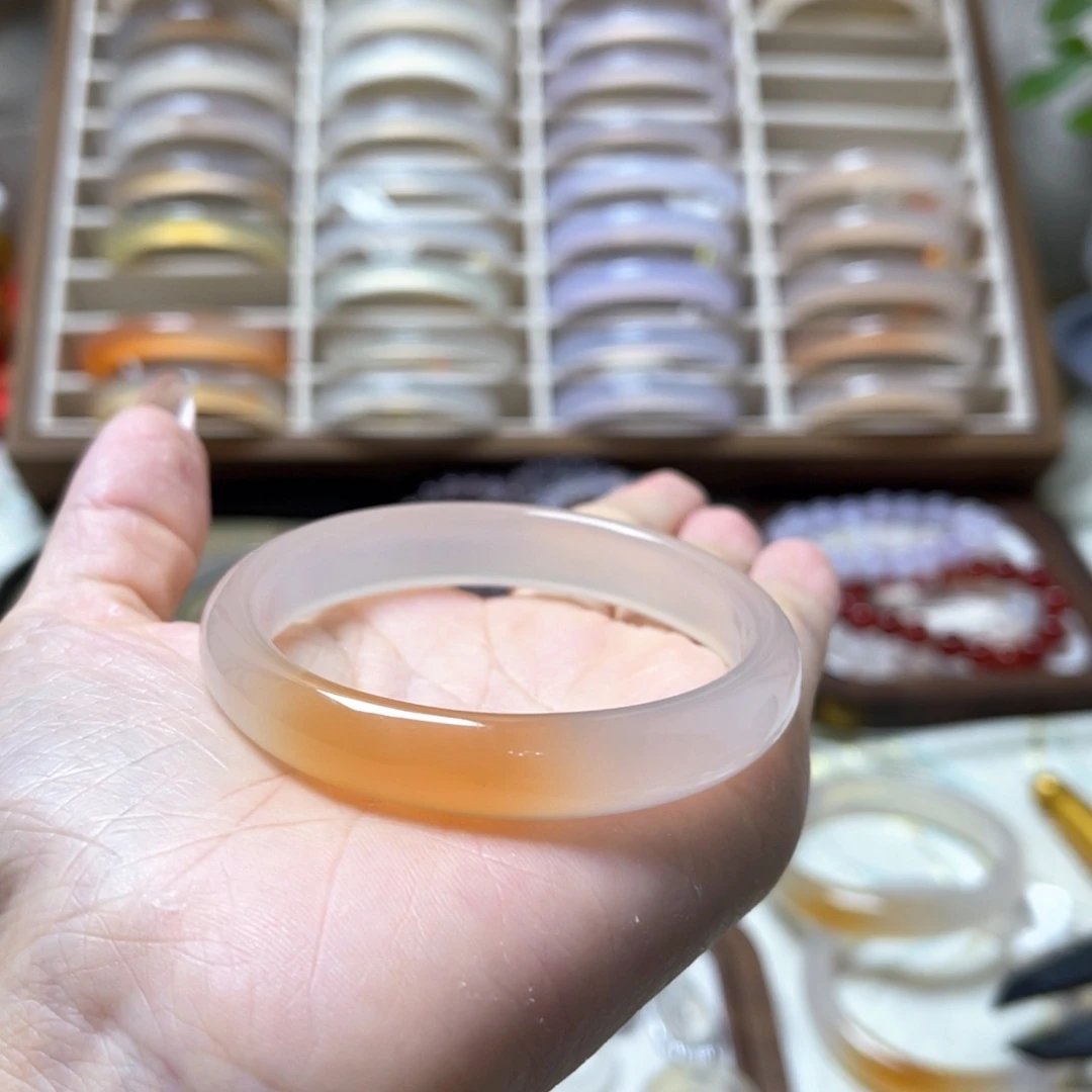 吃***了玛瑙/玉髓手镯未镶嵌