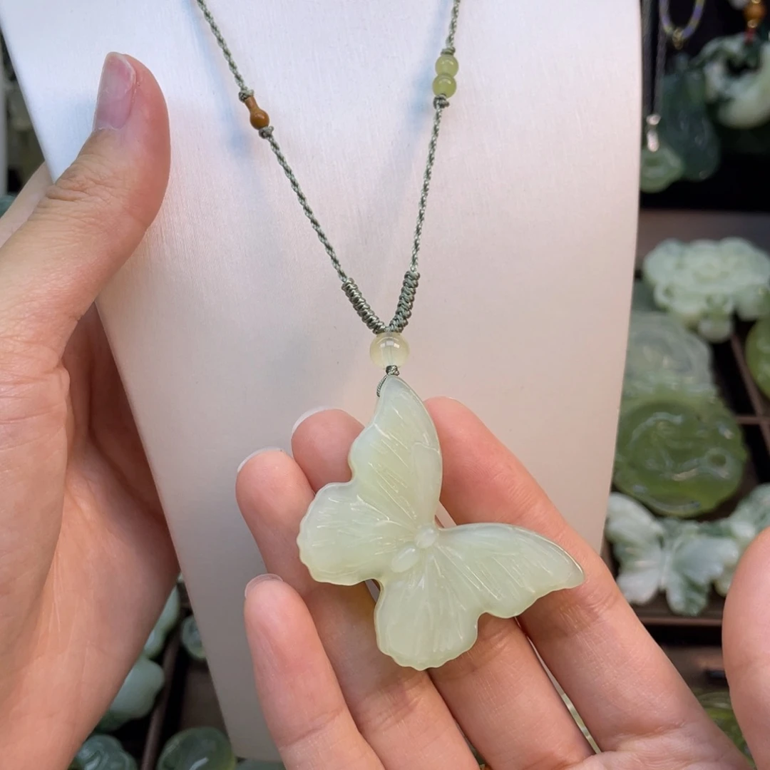 蛇纹石玉未镶嵌颈饰默认微瑕