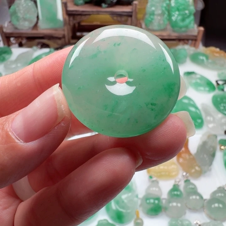 颈饰未镶嵌石英质玉