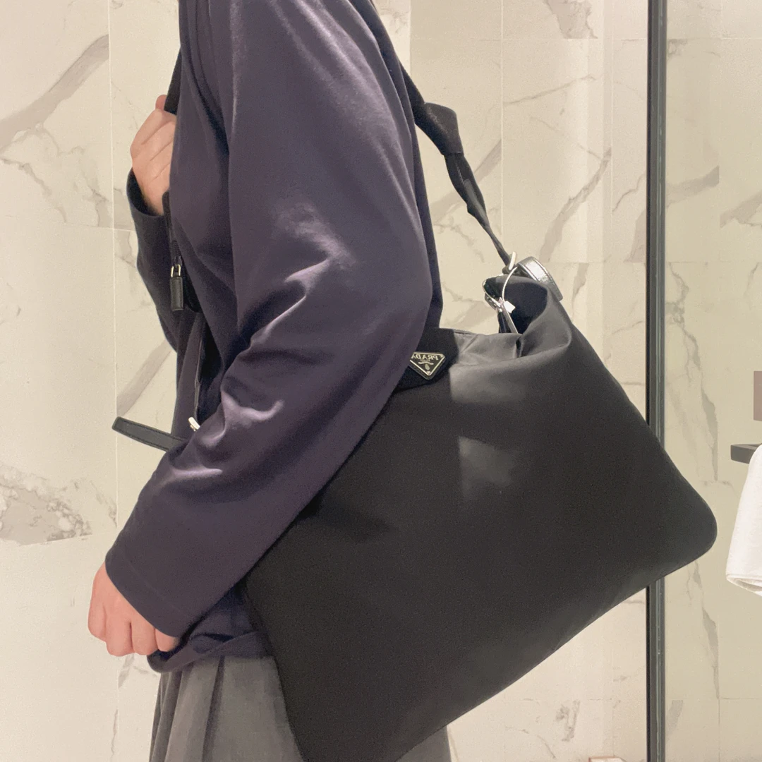 95新 Prada/普拉达 【涛】26 0741 黑色尼龙单肩斜挎包