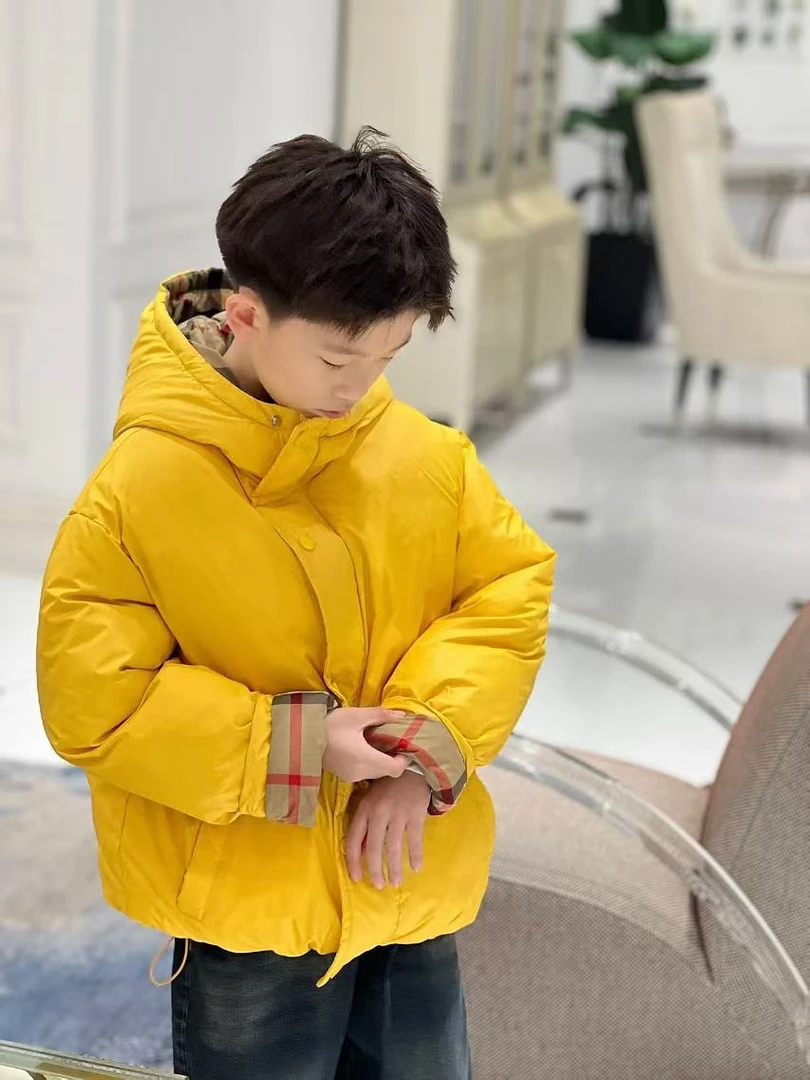 亿洋潮牌童装 “显眼包骑士”儿童冬季羽绒服8927