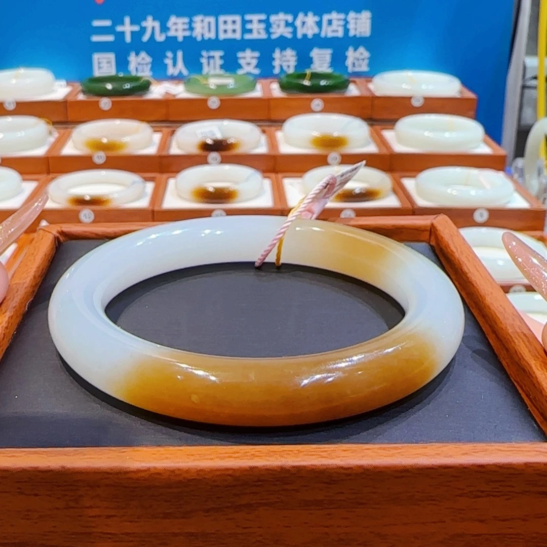 和田玉未镶嵌手镯