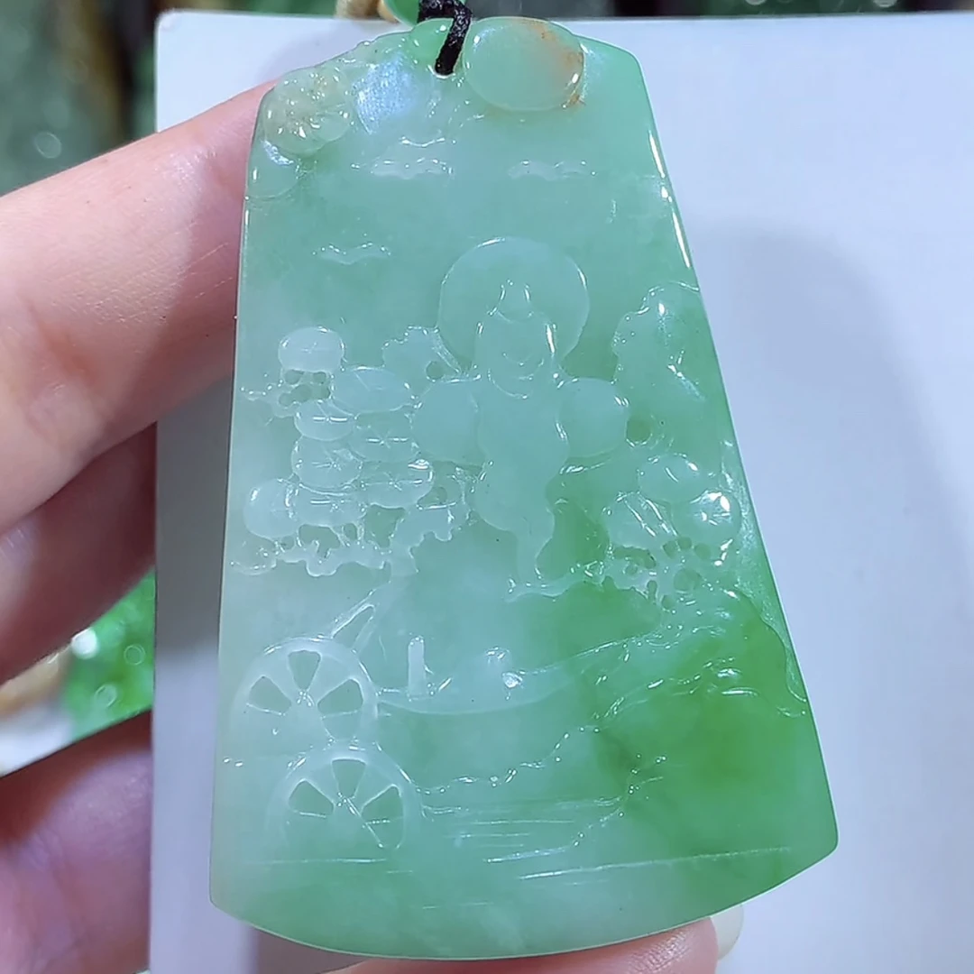 缅甸天然A货翡翠飘绿山水吊坠