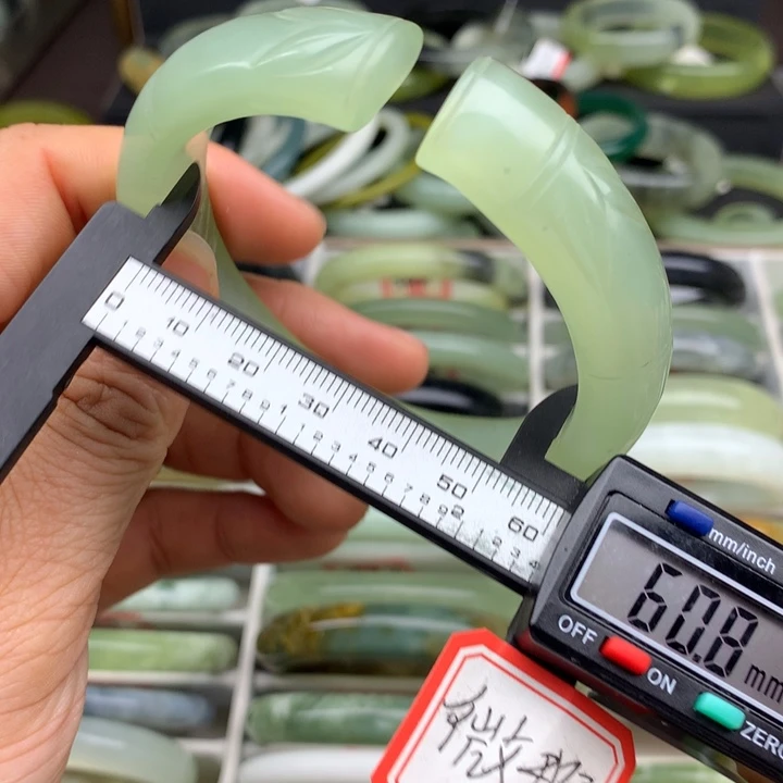 蛇纹石玉未镶嵌手镯502
