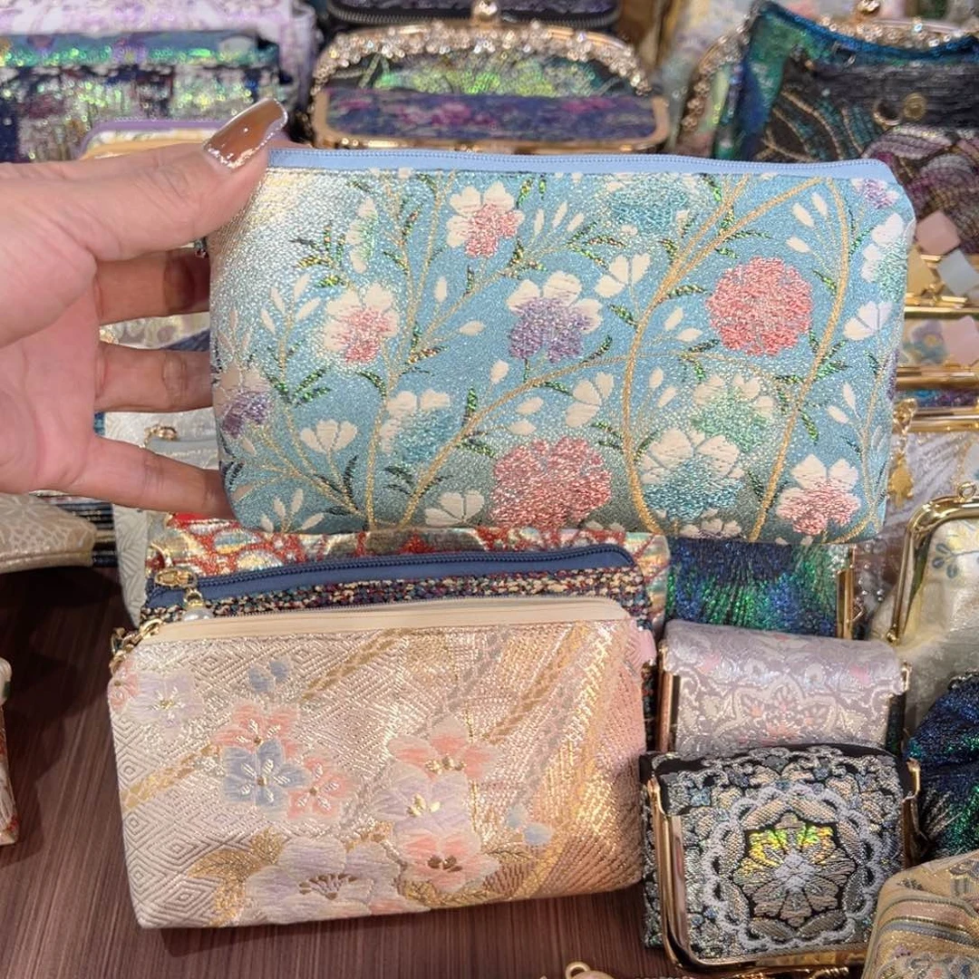 清***）蚕丝彩金花卉现金包