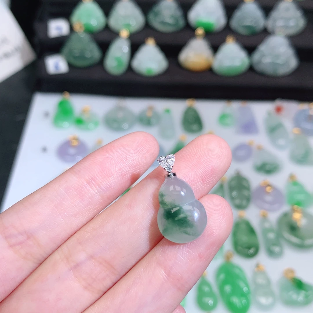 珍***赞翡翠未镶嵌颈饰翡翠