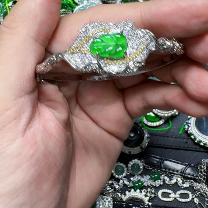 翡翠未镶嵌项圈天然A货翡翠放漏