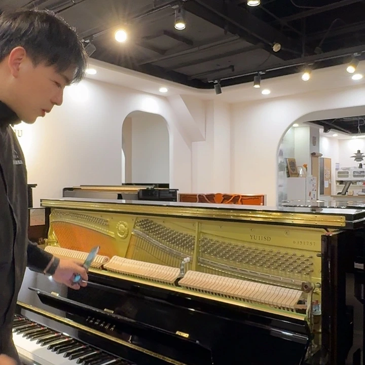 核桃木三角钢琴自动演奏