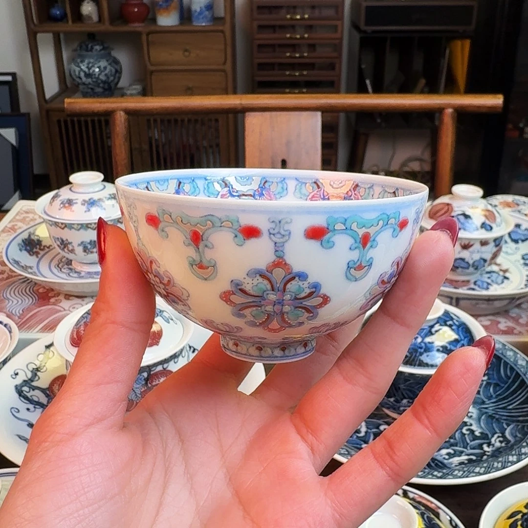 杯重工描银点工斗彩花卉鸡心杯