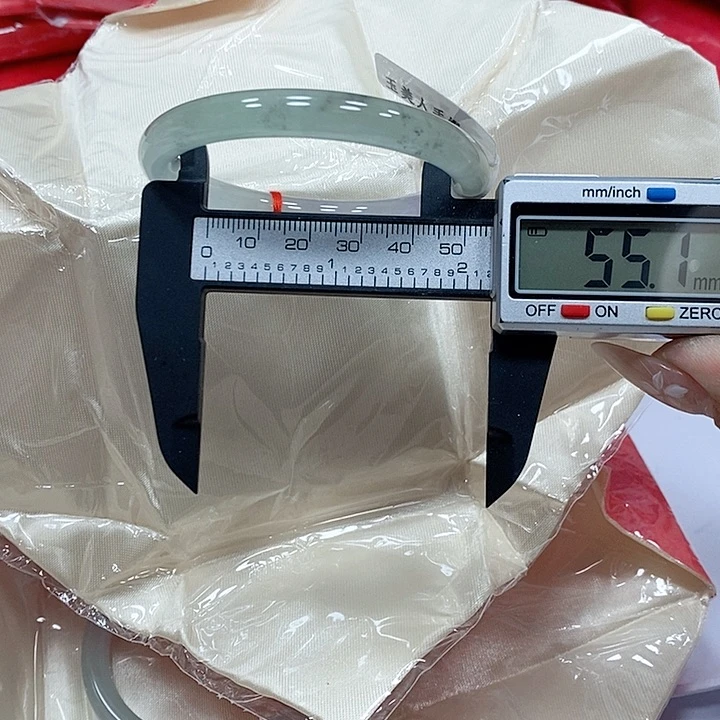 翡翠手镯未镶嵌7