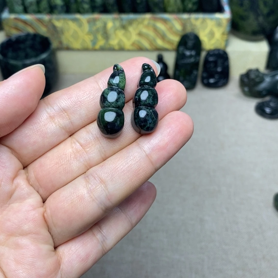 蛇纹石玉未镶嵌四季豆