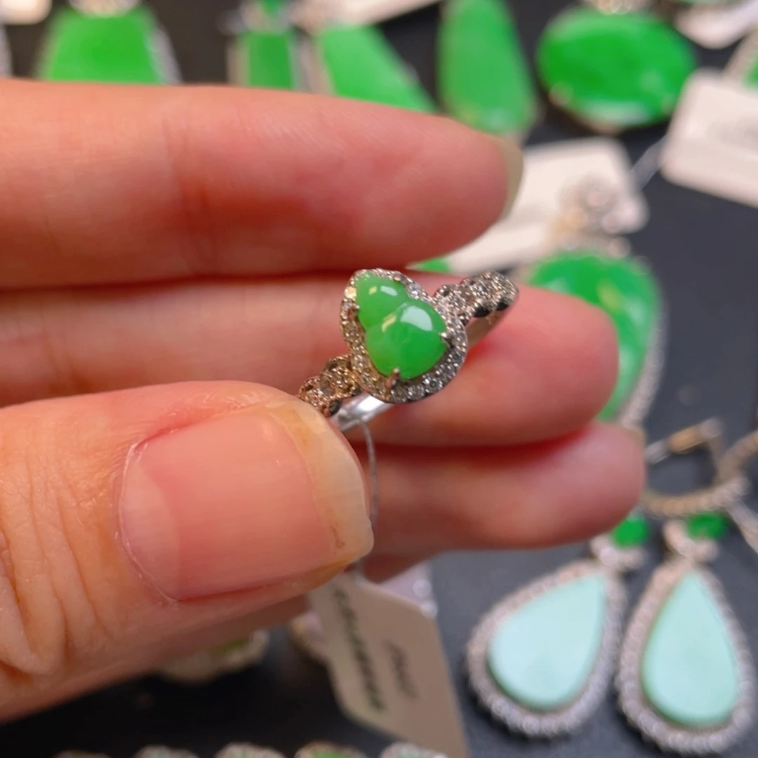 颈饰银S925镶嵌翡翠戒指