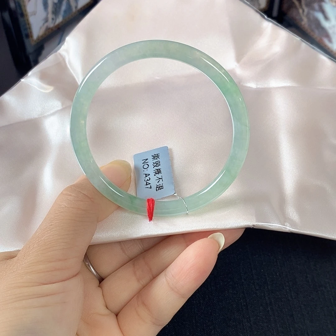 翡翠未镶嵌手镯（圆镯）52.7