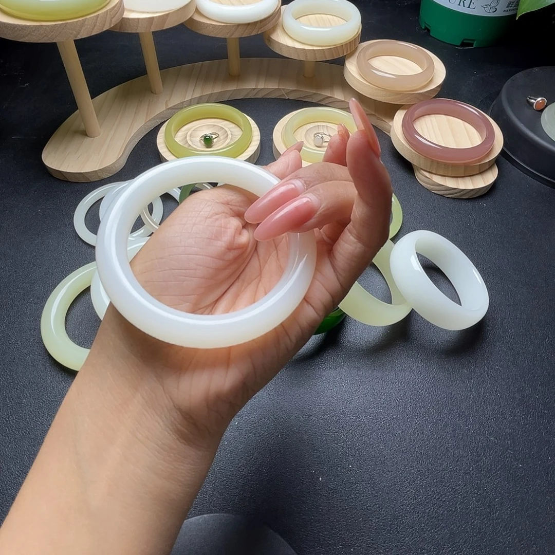 a***f59圈口圆条手镯一级白