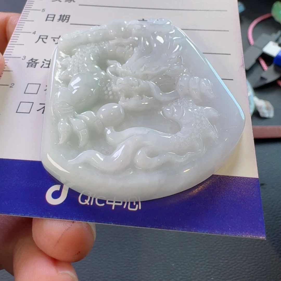翡翠颈饰未镶嵌颈饰