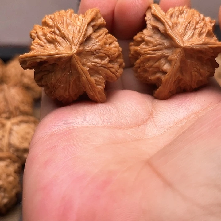 宝***弟文玩核桃吊坠The first time