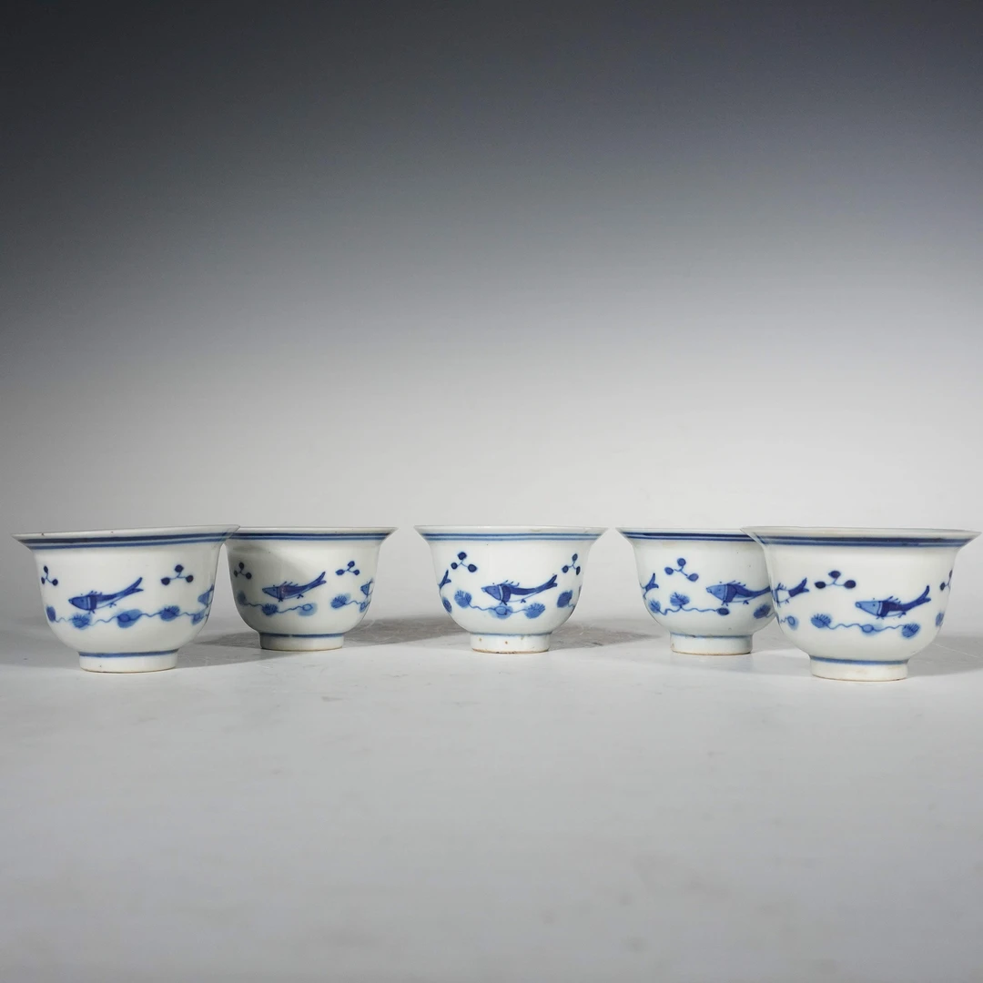 【拍卖】Lot 22704 青花鱼藻纹茶圆一组