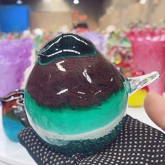 琉璃花瓶高8厘米宽10厘米