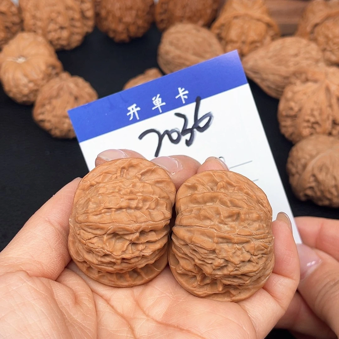 文玩核桃吊坠磨盘41尺。 2036