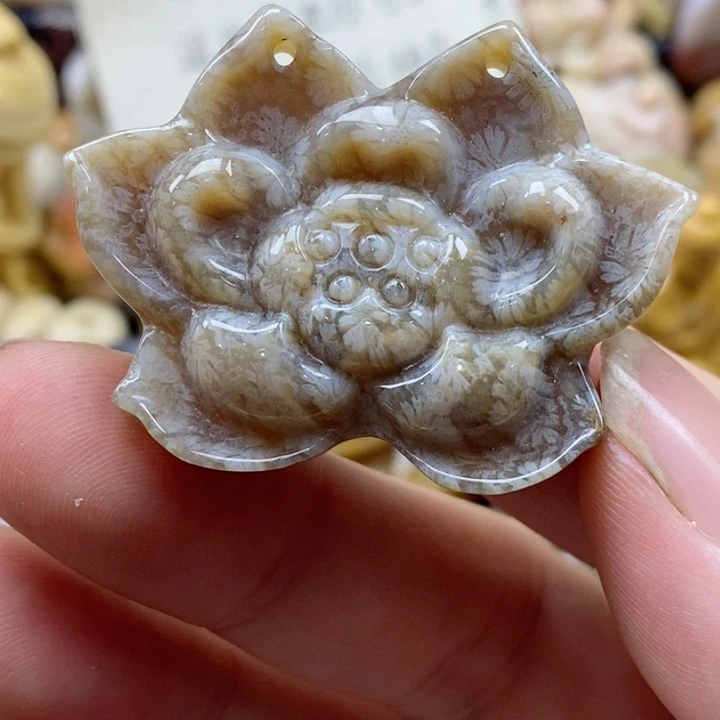 颈饰未镶嵌硅化珊瑚（珊瑚玉）