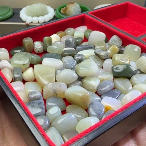 和田玉颈饰未镶嵌福利随机发包容鱼缸石