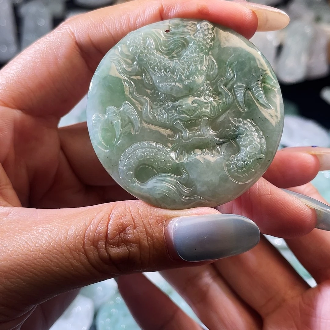 翡翠未镶嵌颈饰龙牌