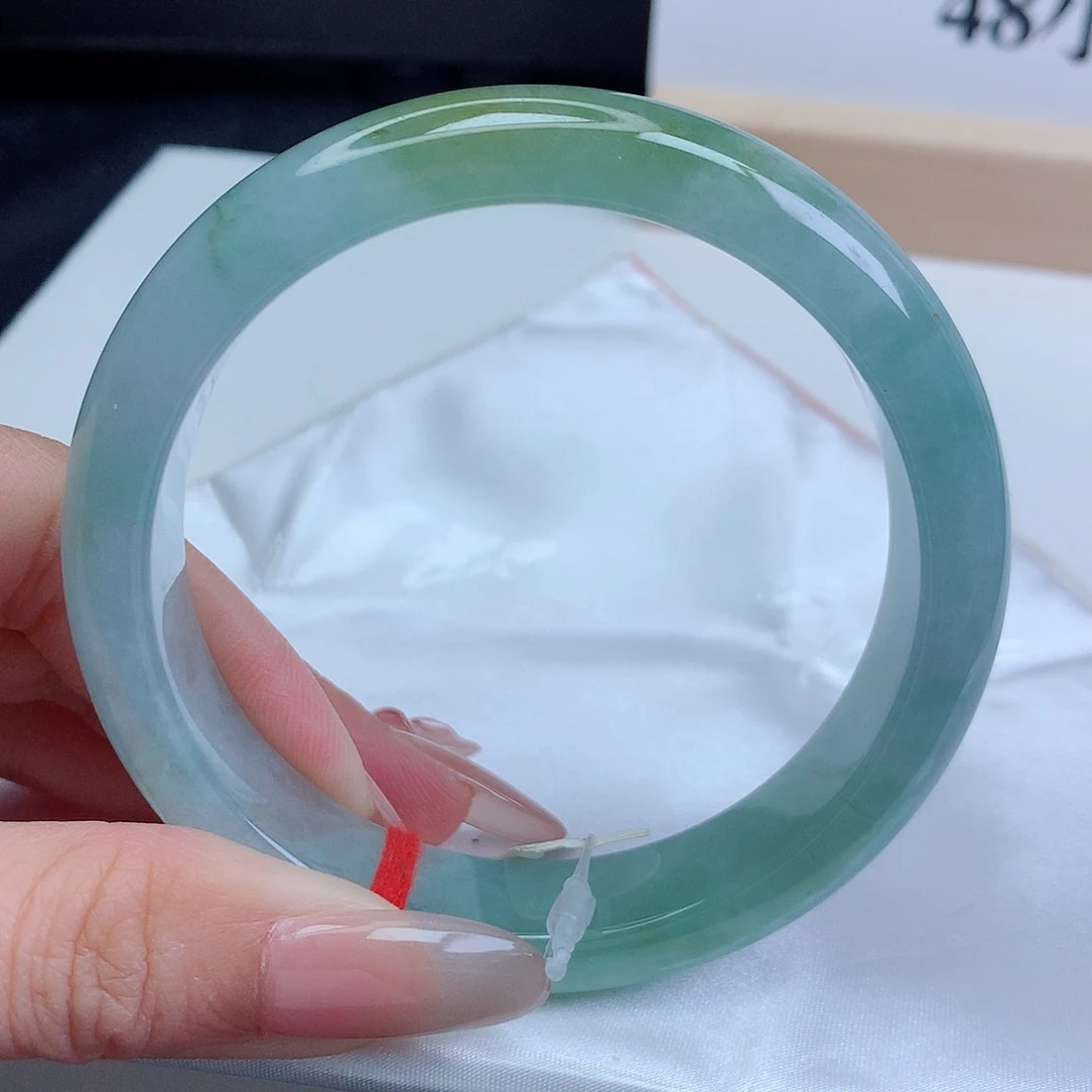 翡翠手镯未镶嵌?****?62.8圈口