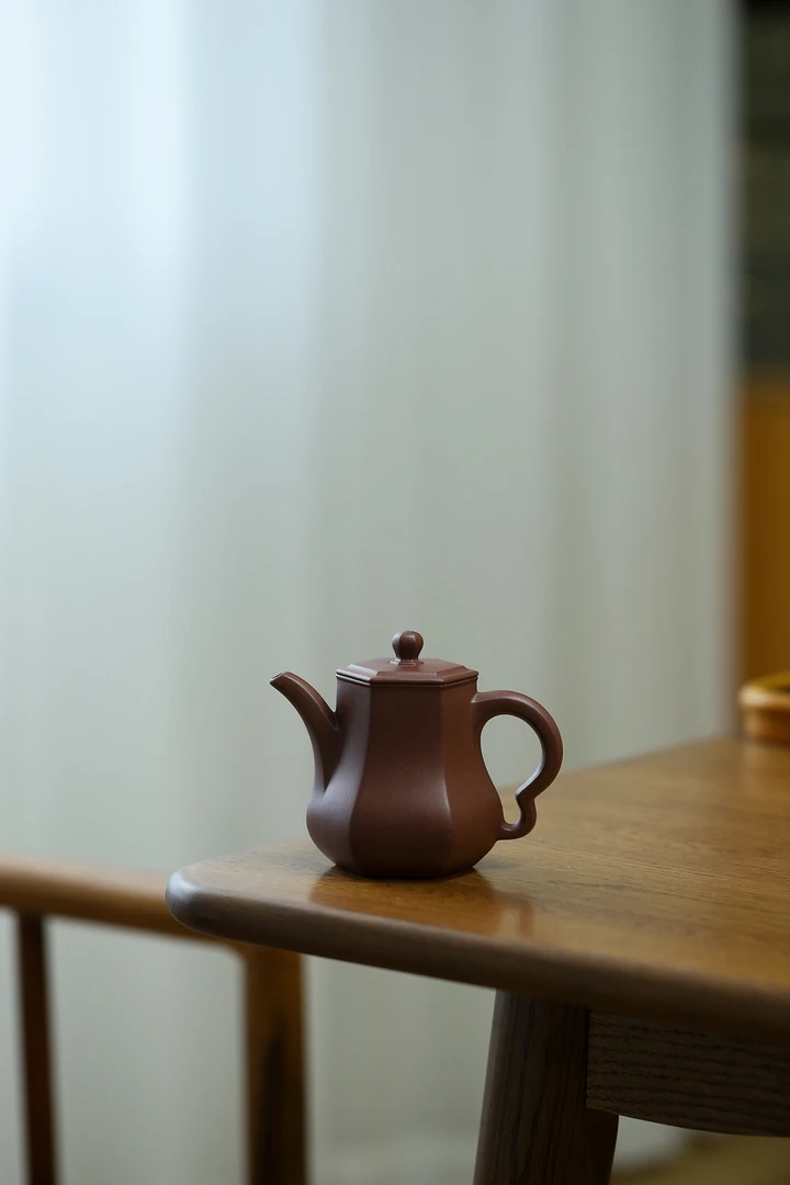 邹大吉制薄胎底槽清紫槌壶170cc